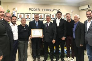 15 12 2021 - Abre Campo - Recebendo o título de cidadão honorário de Abre Campo em nome do meu pai, Ibrahim Abi-Ackel